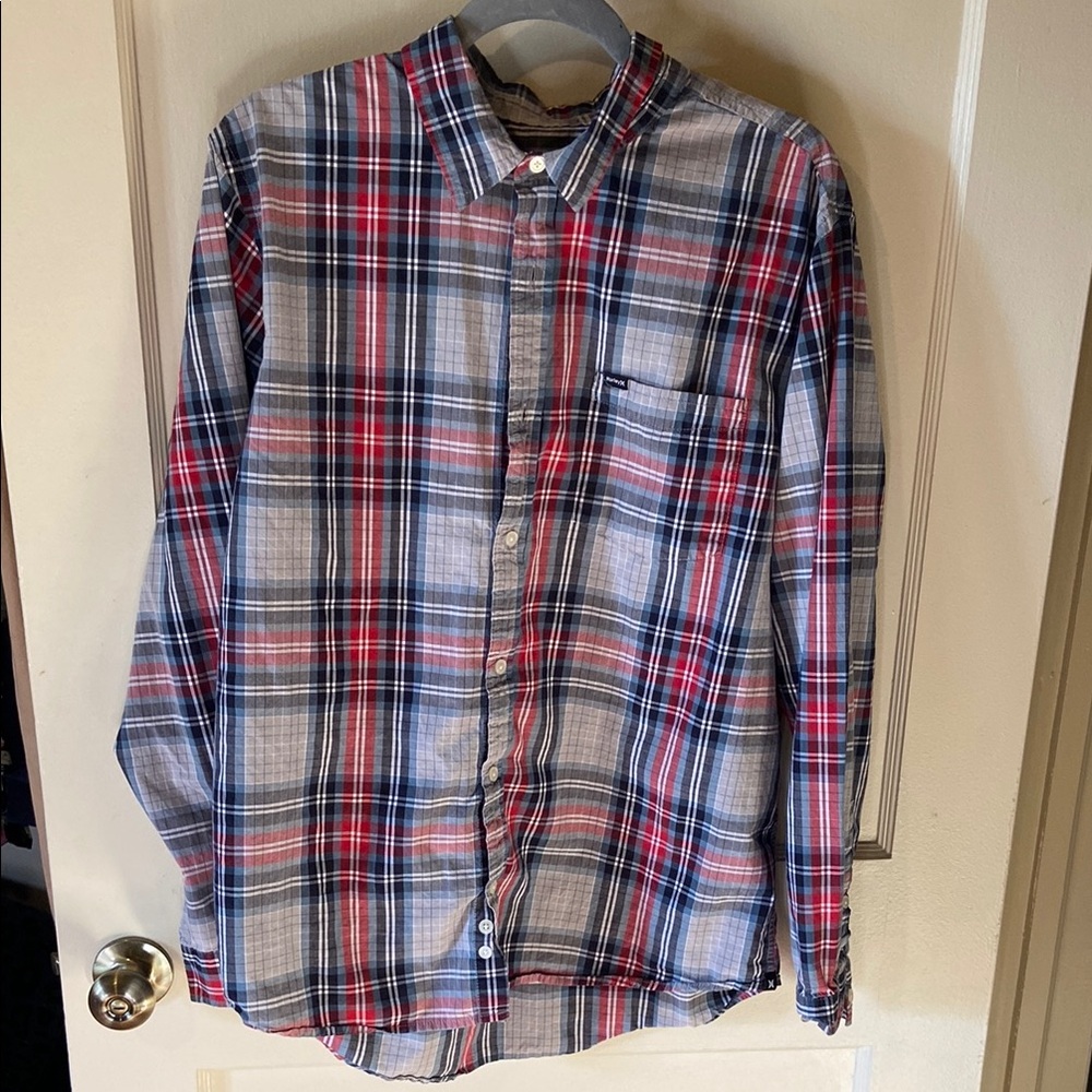 EUC mens Hurley Button Down Shirt